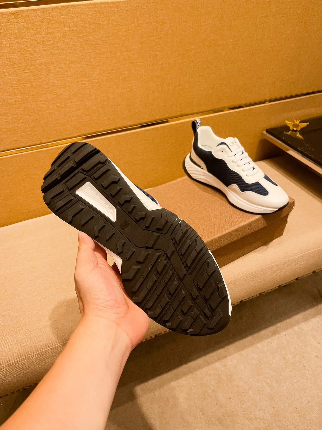 🚘🚘Factory batch 460💰🔥[Dior]🔥Men's high-end brand of shoes official website 1:1 latest masterpiece: the upper is made of Italian imported first-layer cowhide with a comfortable and breathable lining➕original non-slip and wear-resistant outsole🔥, making walking more convenient and comfortable! An exclusive new model, a stunning work, a beautiful 1:1 replica [color] compared to the official quality! Create a fashionable personality to set off your uniqueness! A must-have for trendy men! Classic🔥Size: 38-44 Color: 🔥 2⃣️colors available🔥